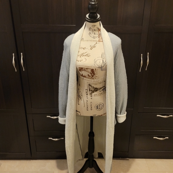 Olivia Sky Sweater Coat in Womens Size Large Sky Blue and Cream Inside - Picture 2 of 10